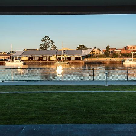 Ulverstone Waterfront Apartments Ngoại thất bức ảnh